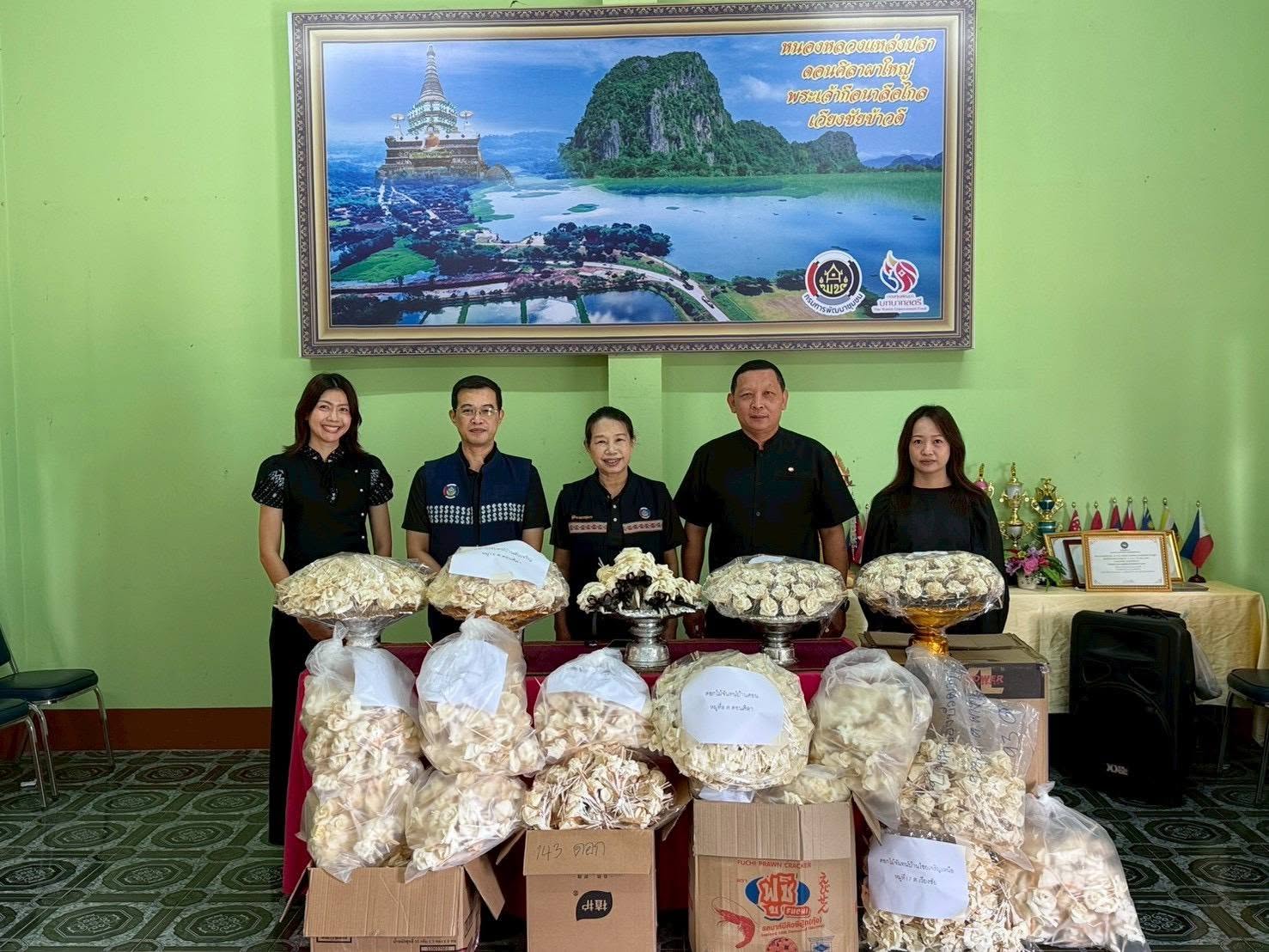 พช.เวียงชัย ส่งมอบดอกไม้จันทน์ฯ