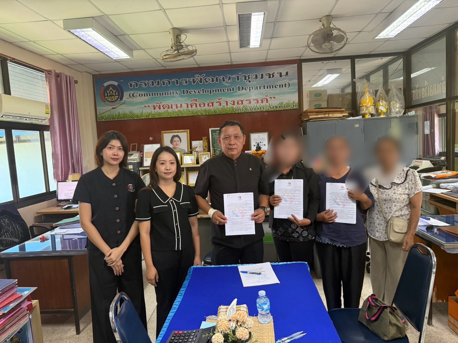 พช.เวียงชัย ดำเนินการทำสัญญากู้ยืมเงินแก่สมาชิกกองทุนพัฒนาบทบาทสตรีที่ได้รับเงินกู้ประเภท เงินทุนหมุนเวียน กองทุนพัฒนาบทบาทสตรี